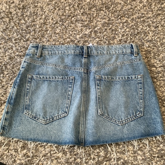 Selling brand new denim skirt, size small - Picture 3 of 4
